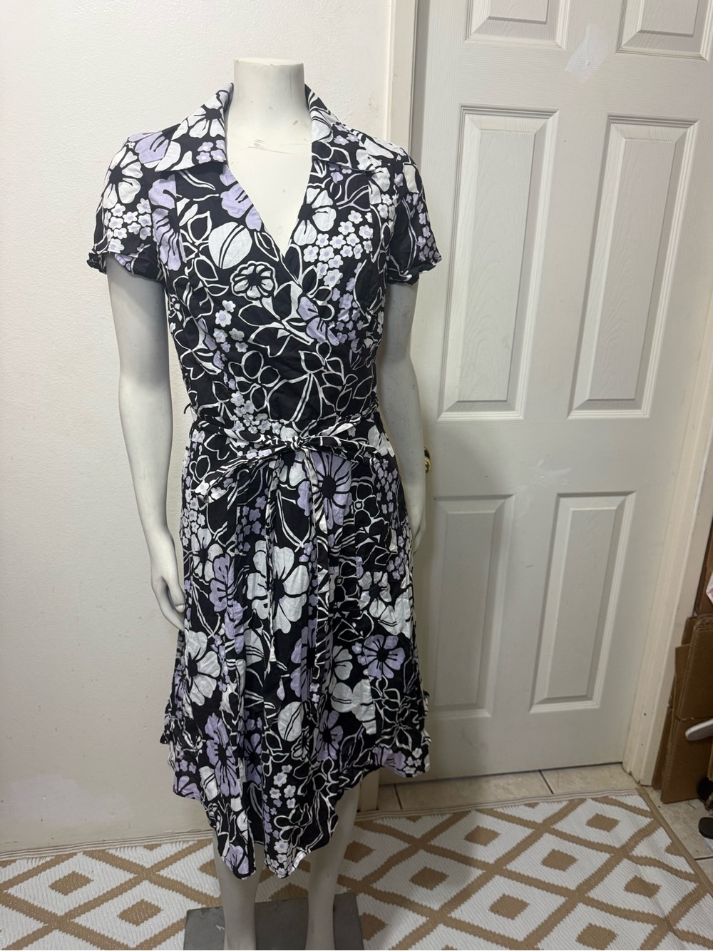 George Black/White/Purple Floral
Collared Wrap Dress Tie Belt Cap Sleeve
10